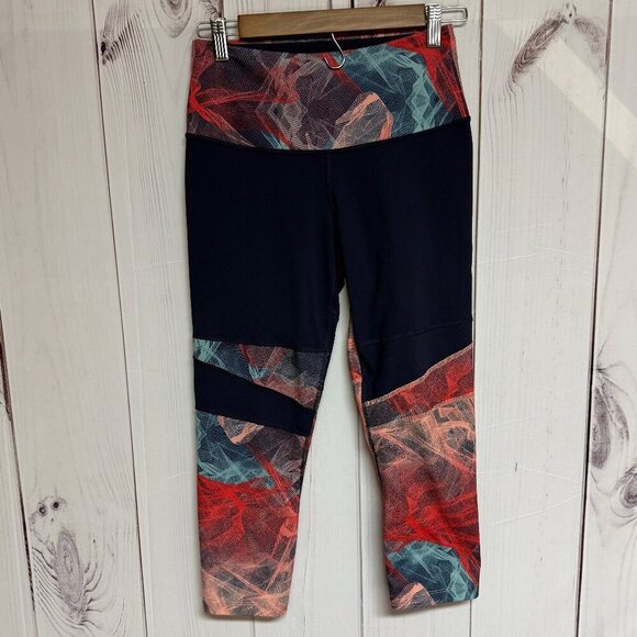 The North Face Women’s M FlashDry Capri Leggings – Navy/Print - Picture 4 of 13